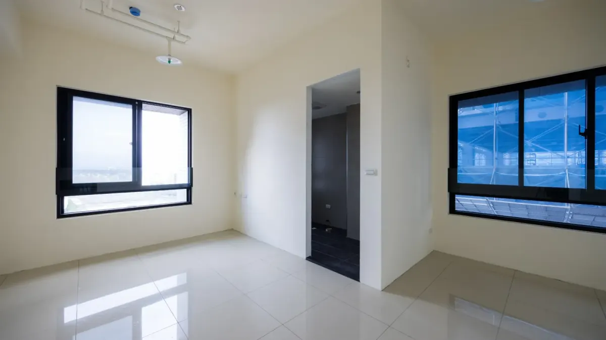Flats & Apartments — view 5